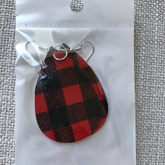 𝅺red plaid leather earrings - Picture 2 of 2